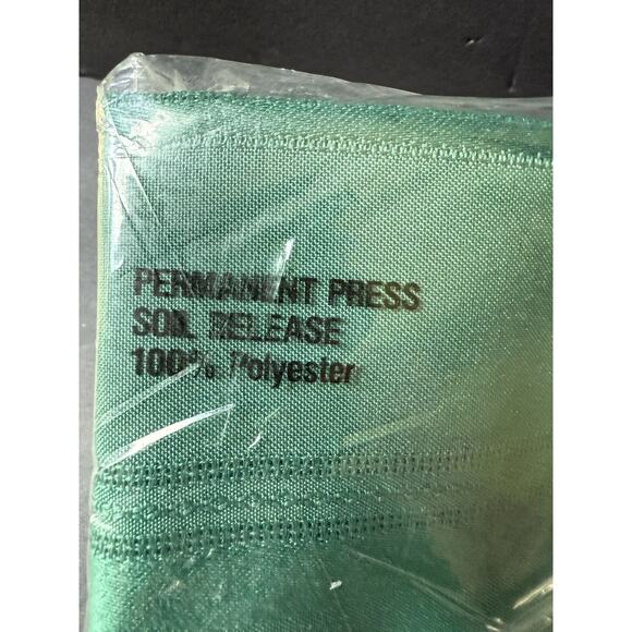 Vintage Jubilee 52”x70” Green Oblong Tablecloth Permanent Press Christmas - Picture 4 of 4